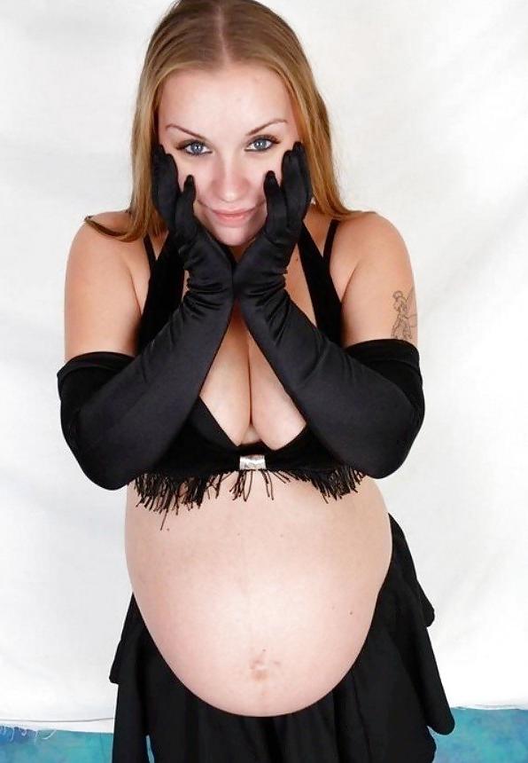 25P Sexy pregnant girls (showing belly)