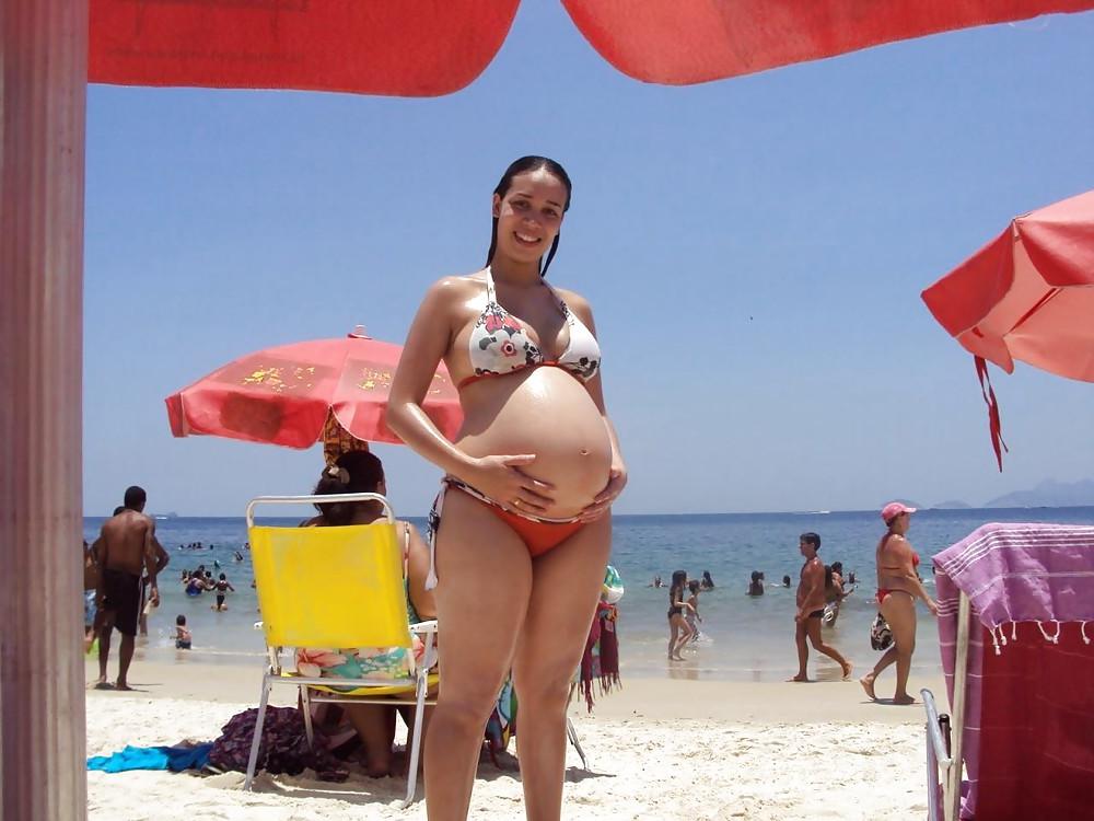 25P Sexy pregnant girls (showing belly)