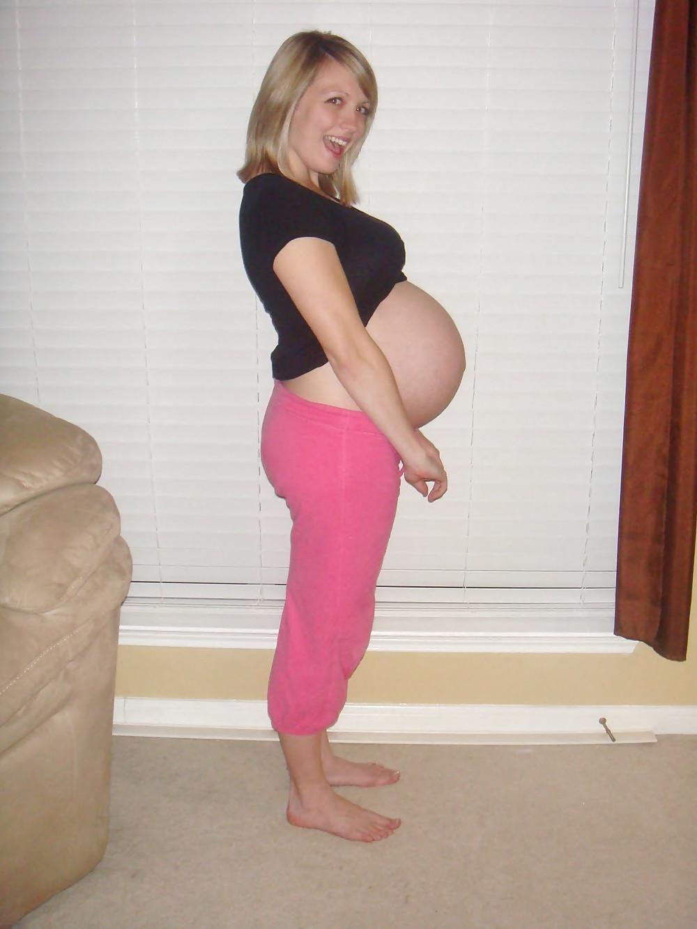 25P Sexy pregnant girls (showing belly)