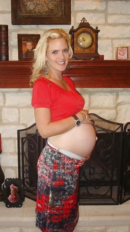25P Sexy pregnant girls (showing belly)