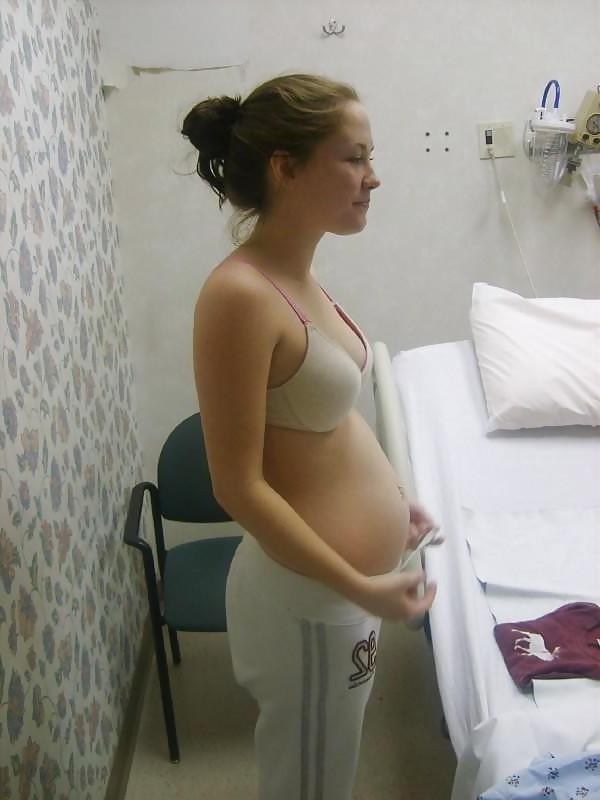 25P Sexy pregnant girls (showing belly)