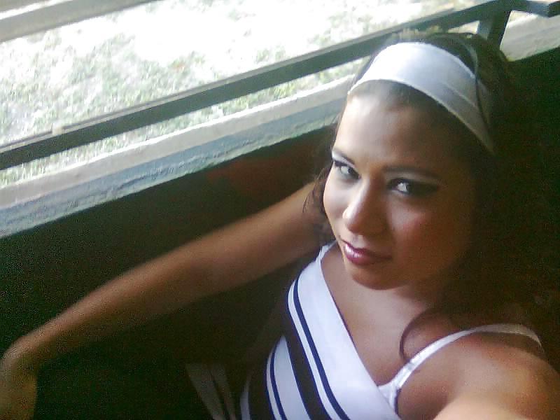 25P Bella Travesti jovencita