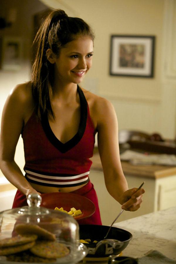 25P Nina Dobrev - she's perfect wanking material