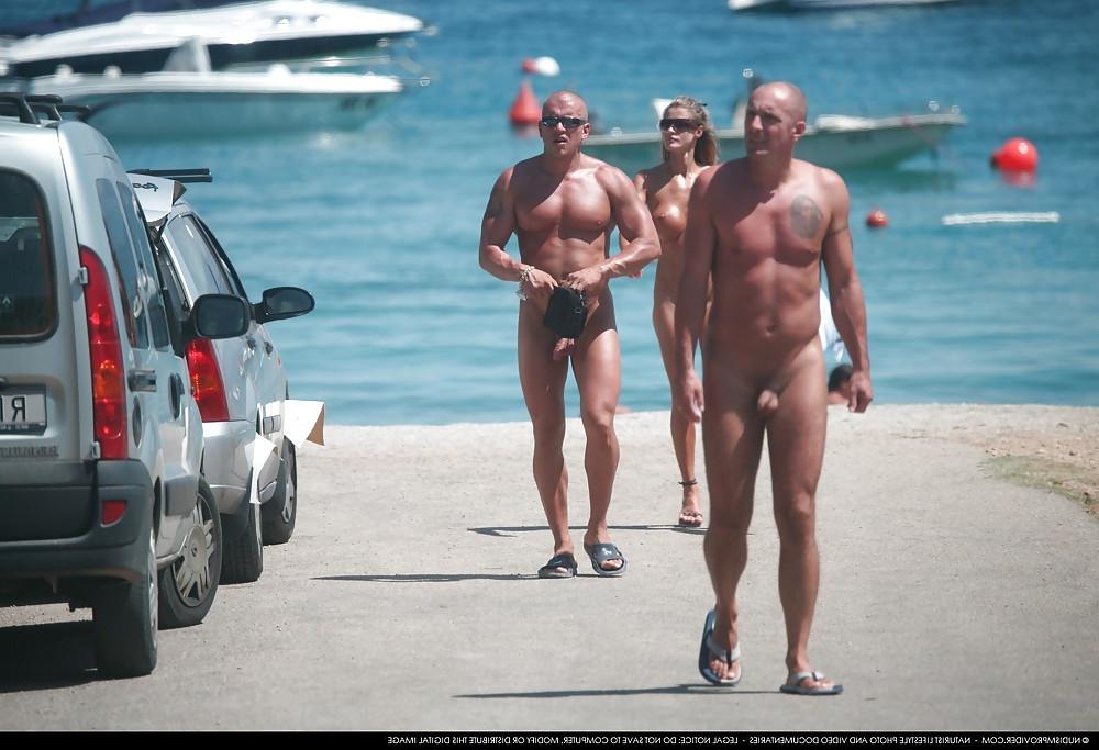 25P Nudist couple