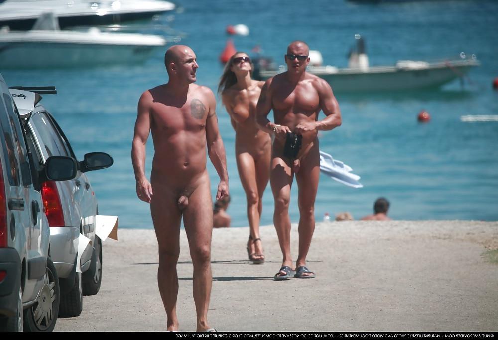 25P Nudist couple