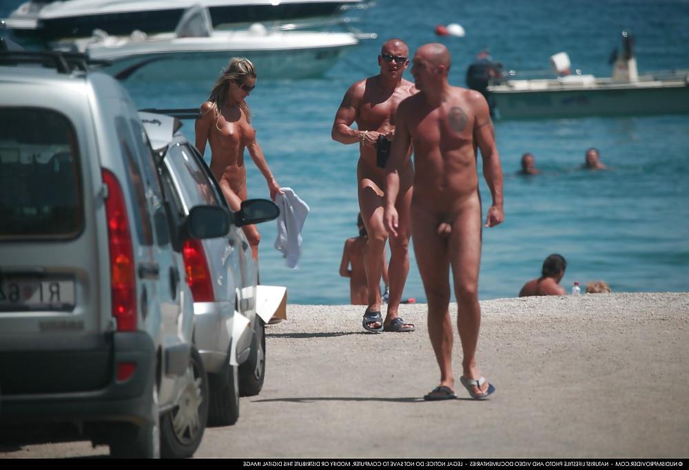 25P Nudist couple