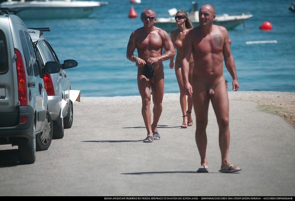 25P Nudist couple
