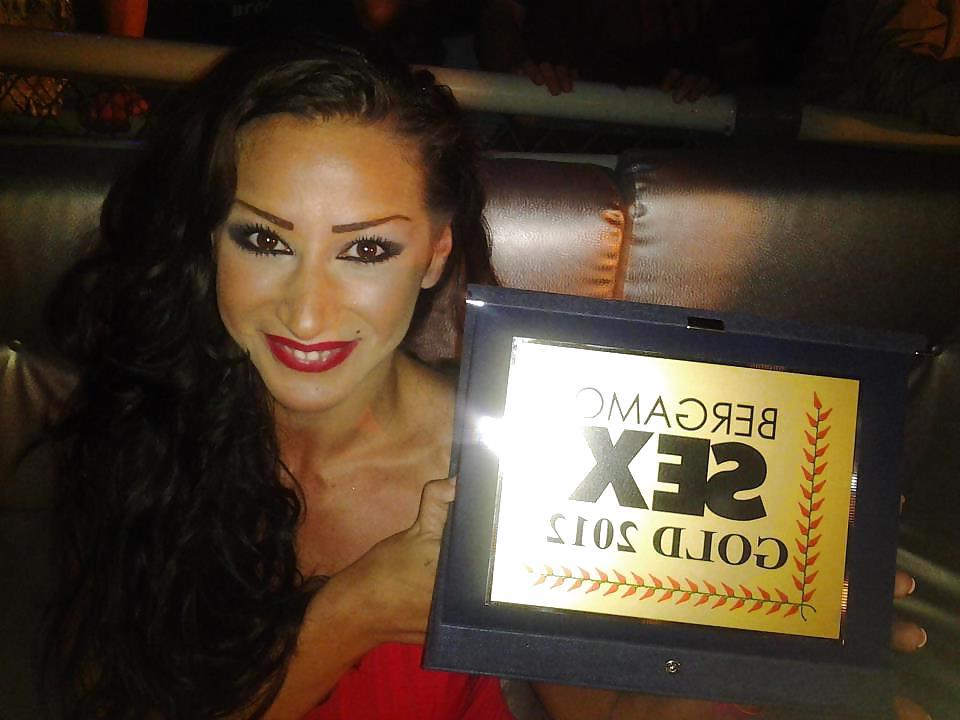 25P Martina Gold-Perfect Busty Diva