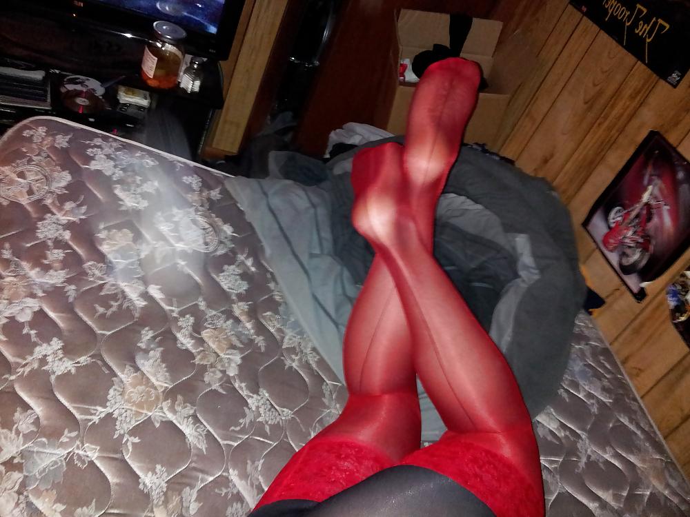 8P Red stockings over black backseam pantyhose