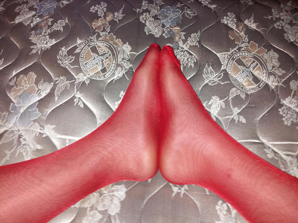 8P Red stockings over black backseam pantyhose