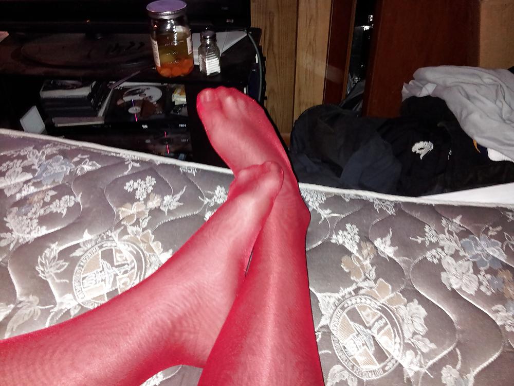 8P Red stockings over black backseam pantyhose