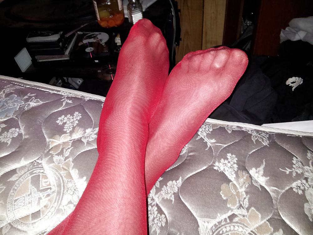 8P Red stockings over black backseam pantyhose