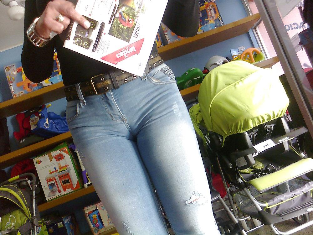 24P Fotze frisst Hose - cameltoe