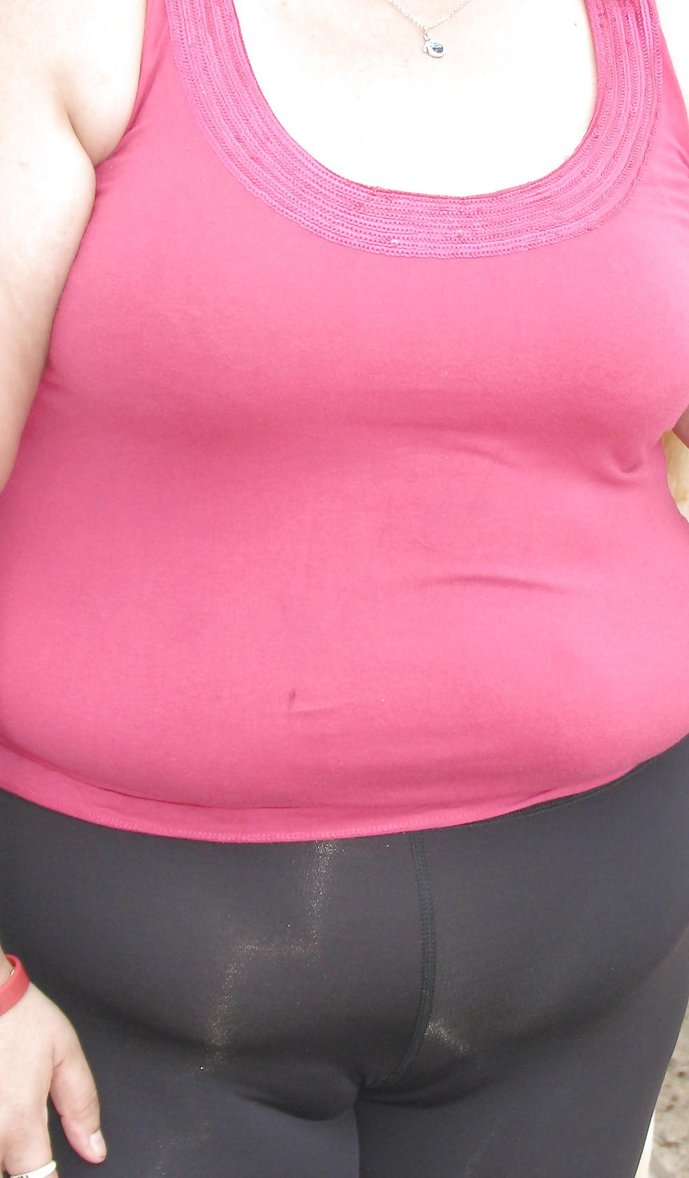 24P Fotze frisst Hose - cameltoe