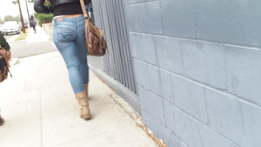 25P Popular teen girls butts & ass in jeans