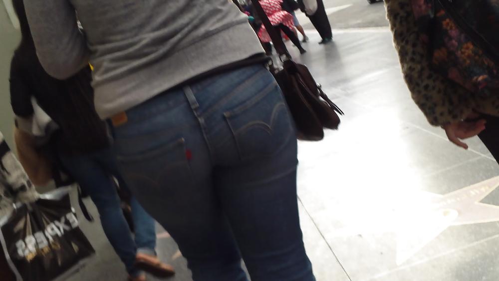 25P Popular teen girls butts & ass in jeans