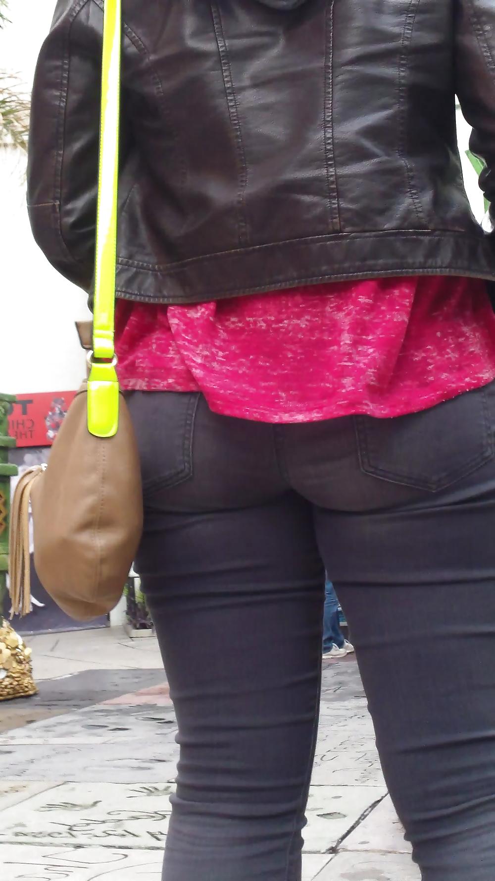 25P Popular teen girls butts & ass in jeans