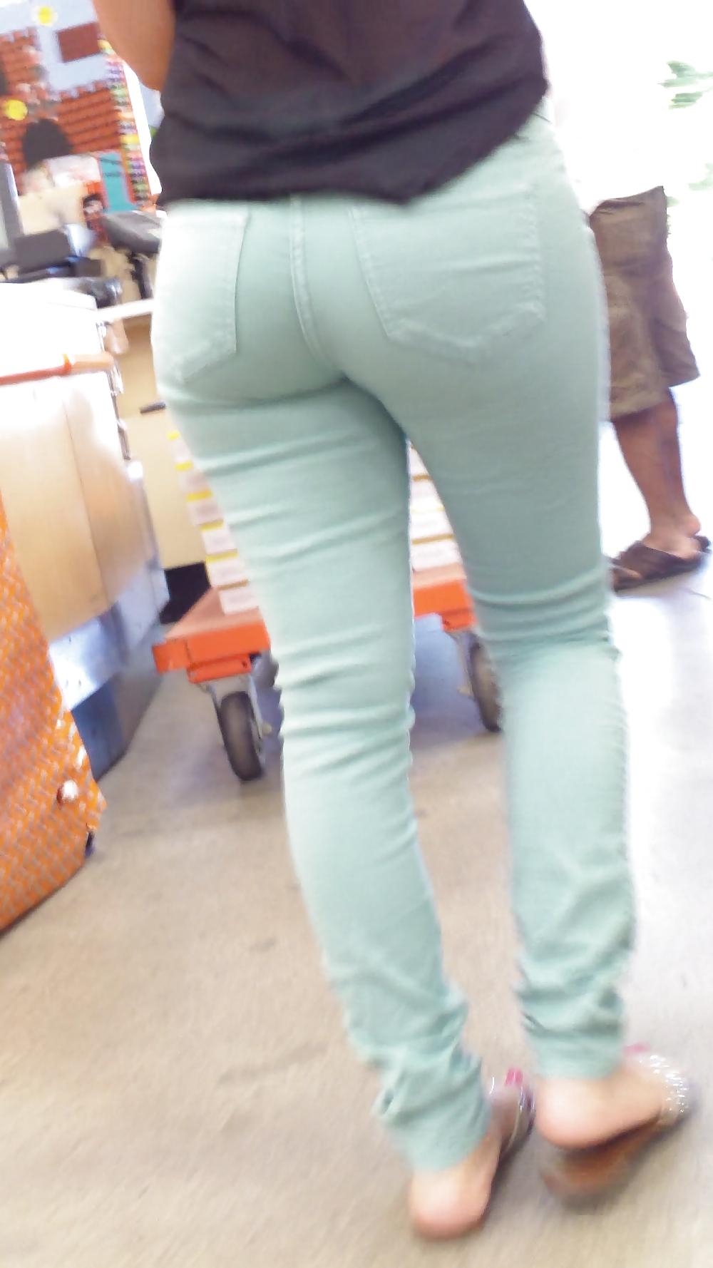 25P Popular teen girls butts & ass in jeans