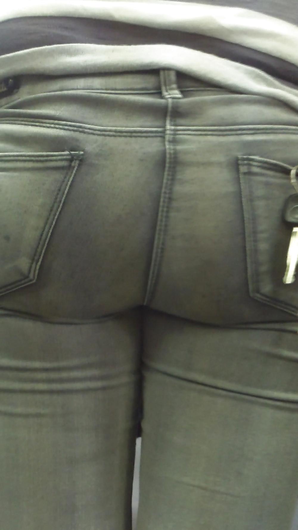 25P Popular teen girls butts & ass in jeans