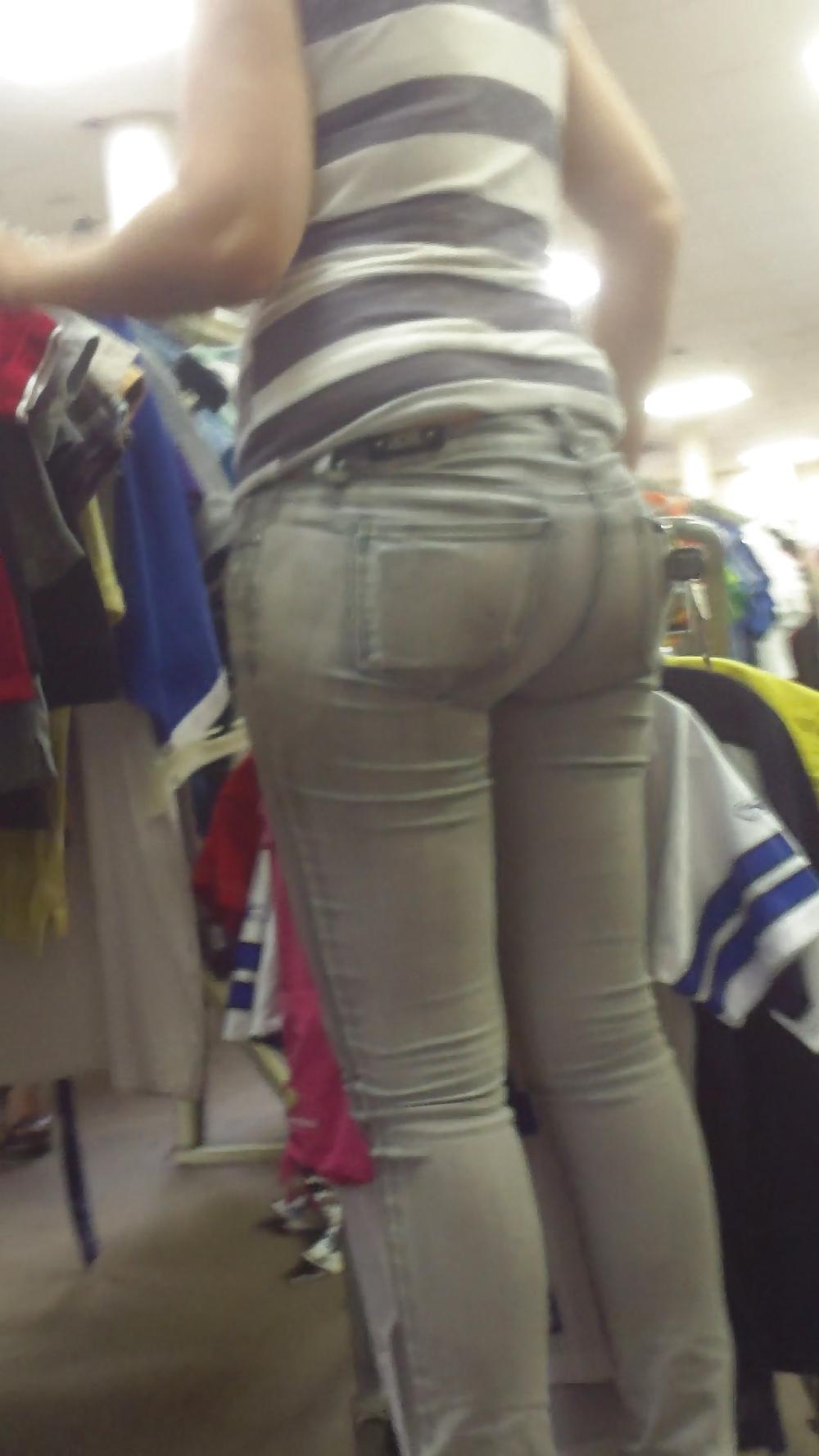 25P Popular teen girls butts & ass in jeans