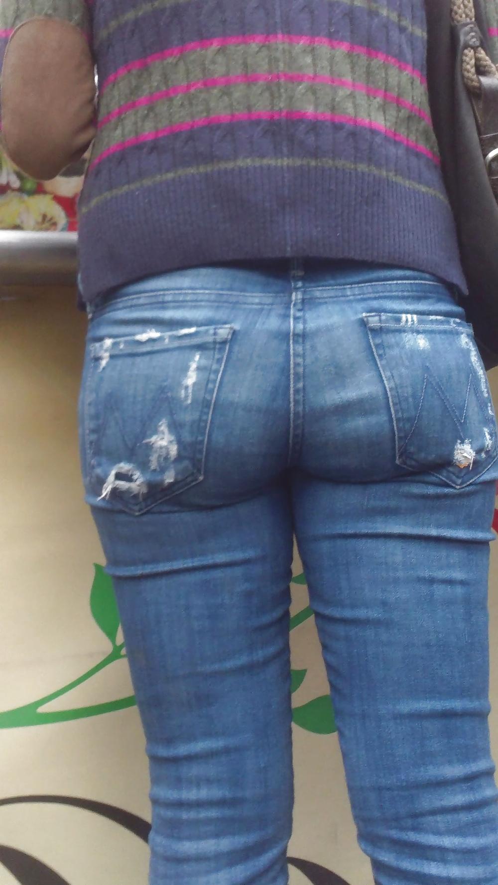 25P Popular teen girls butts & ass in jeans