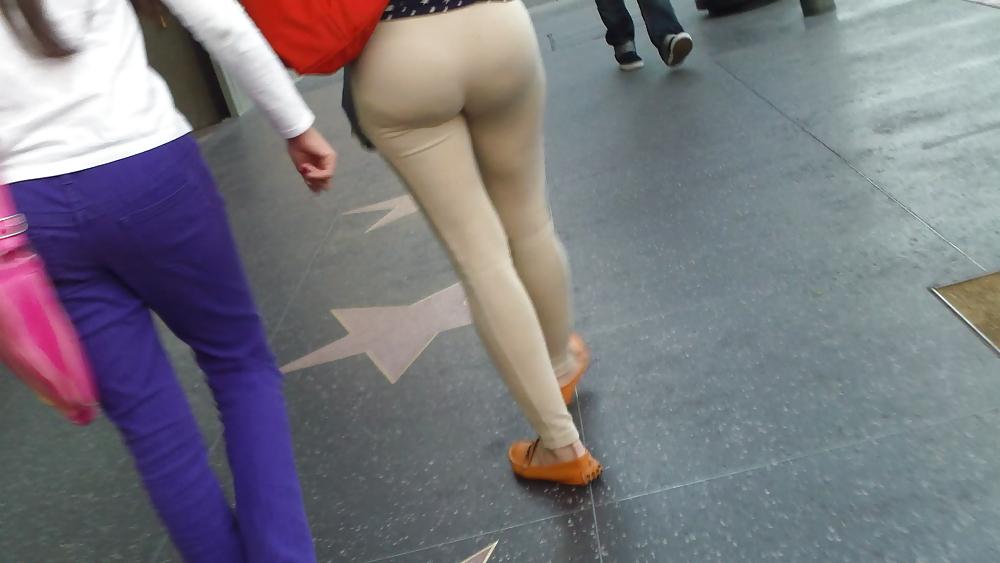 25P Popular teen girls butts & ass in jeans