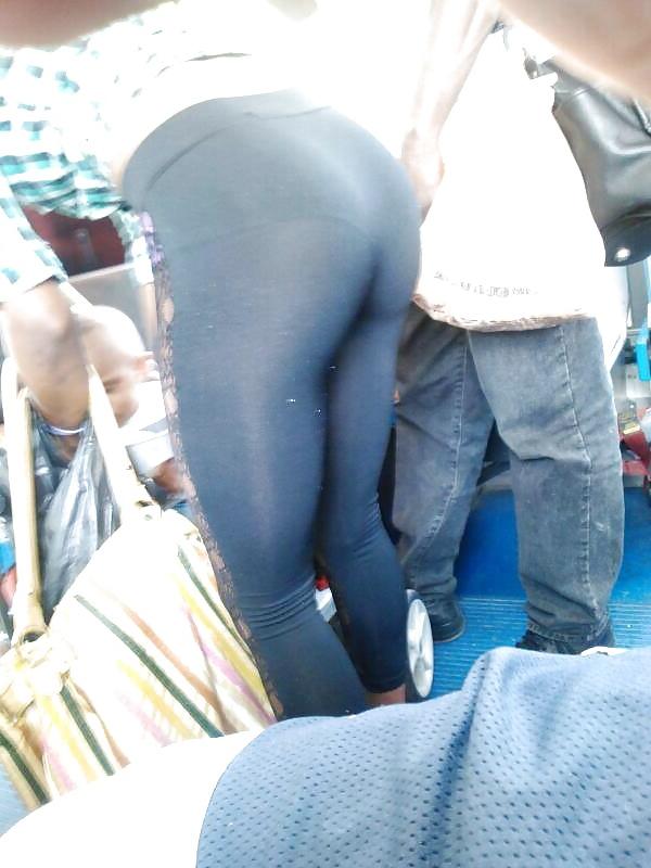 22P Transparentando sus calzones muy bueno 2