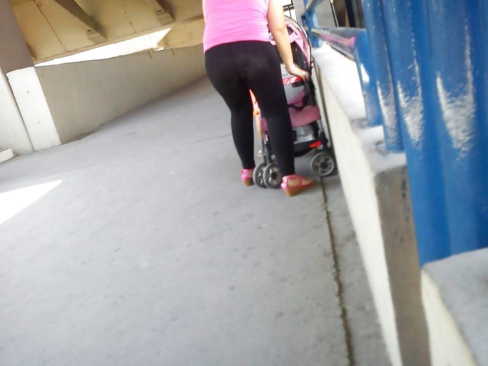 22P Transparentando sus calzones muy bueno 2