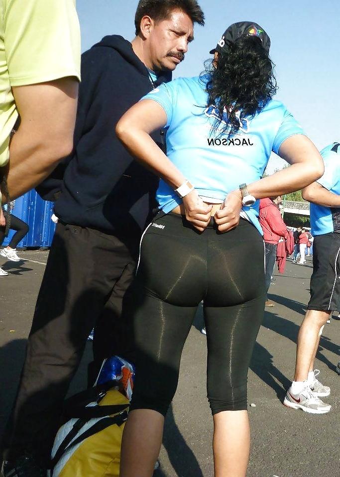 22P Transparentando sus calzones muy bueno 2