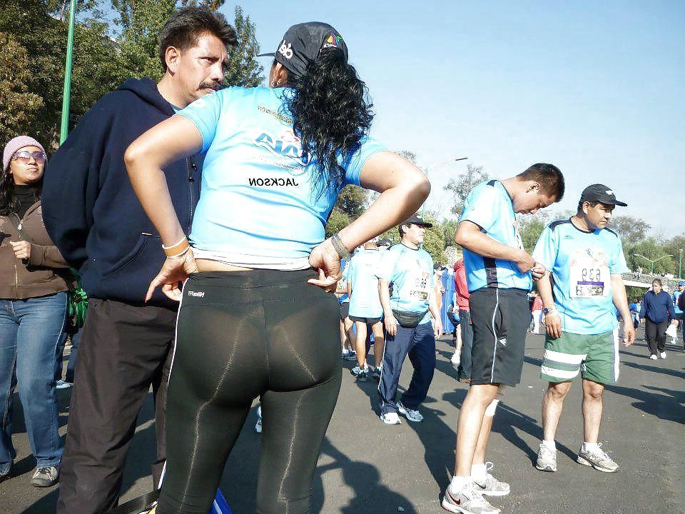 22P Transparentando sus calzones muy bueno 2
