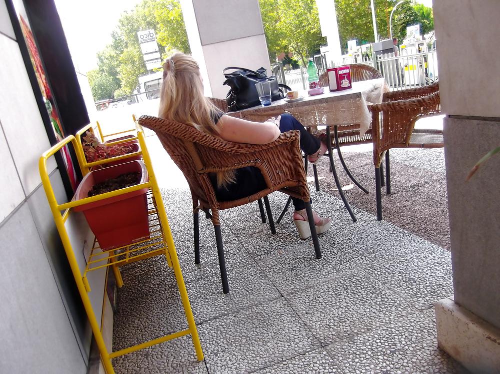 10P Spy beautiful blonde's ass in tight jeans and wedges