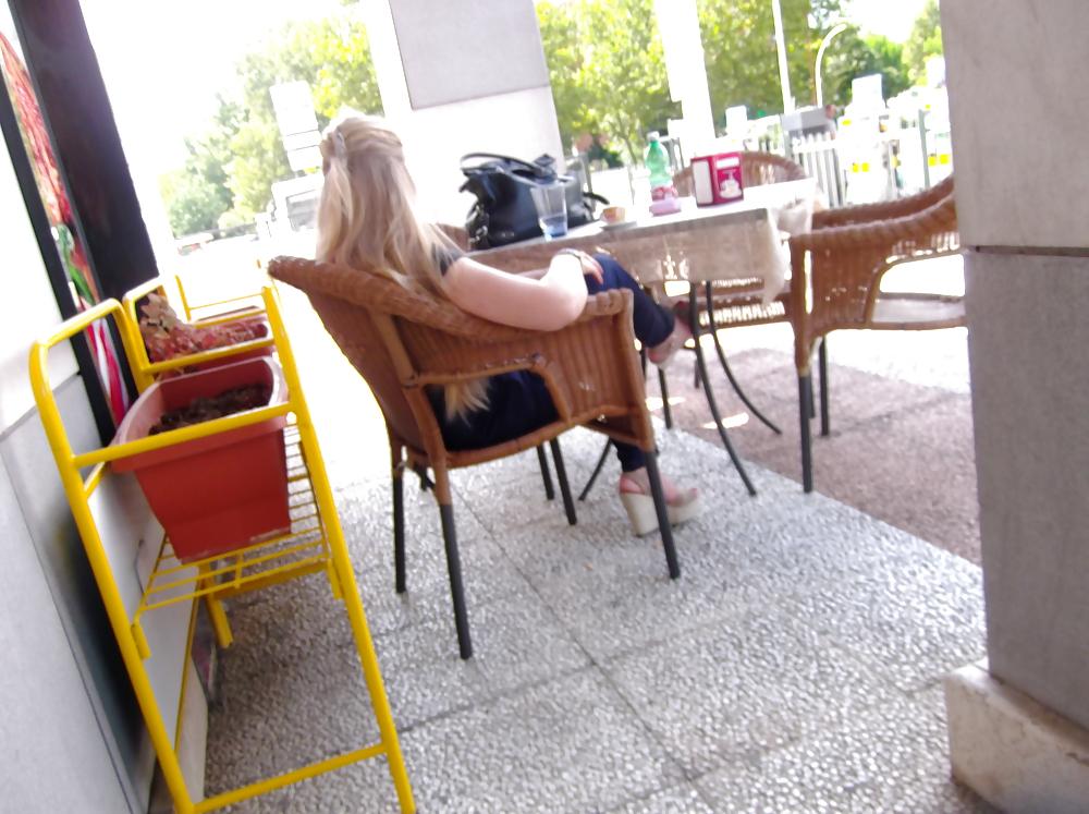 10P Spy beautiful blonde's ass in tight jeans and wedges