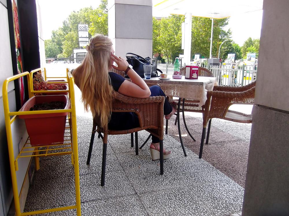 10P Spy beautiful blonde's ass in tight jeans and wedges