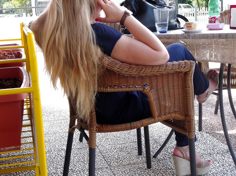 10P Spy beautiful blonde's ass in tight jeans and wedges