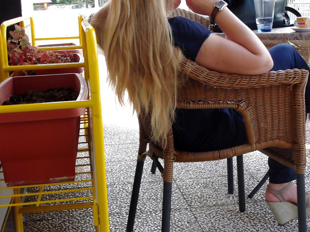 10P Spy beautiful blonde's ass in tight jeans and wedges