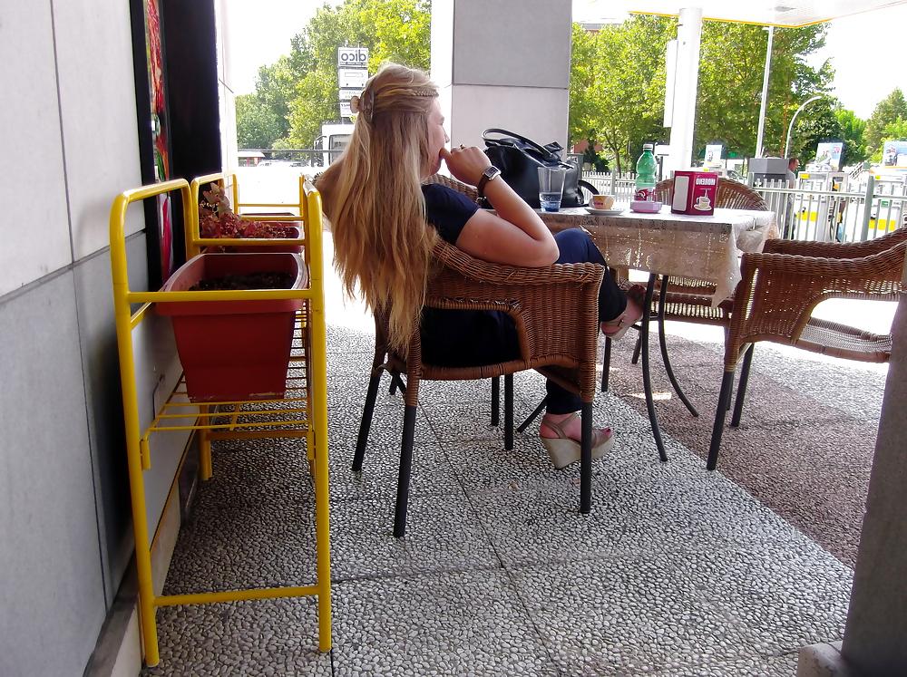 10P Spy beautiful blonde's ass in tight jeans and wedges