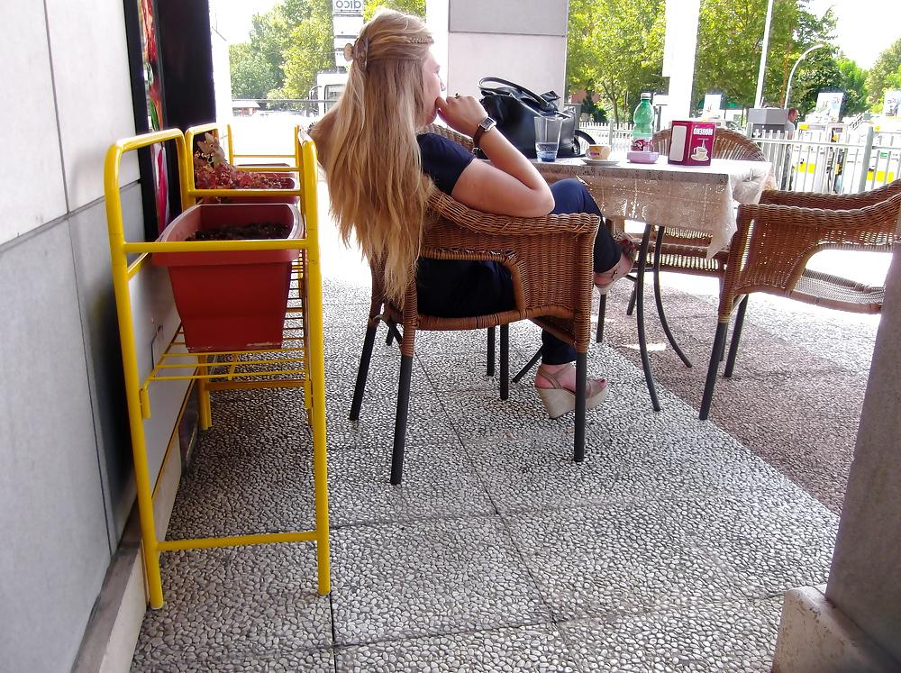 10P Spy beautiful blonde's ass in tight jeans and wedges