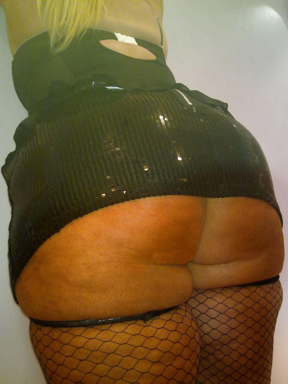 9P Blonde Nutte mit großem Arsch