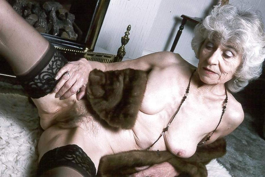 25P Granny loves to show