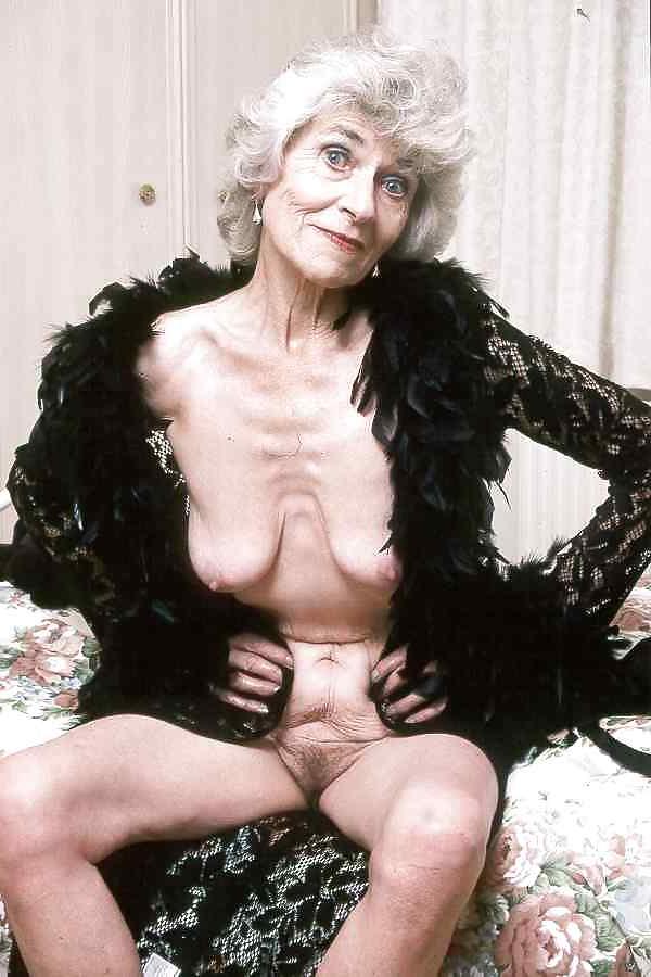 25P Granny loves to show
