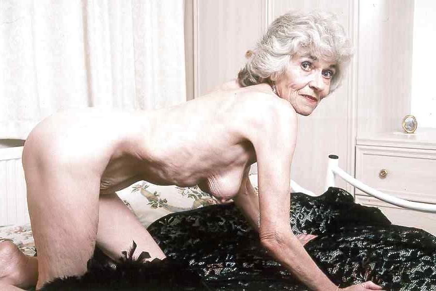 25P Granny loves to show