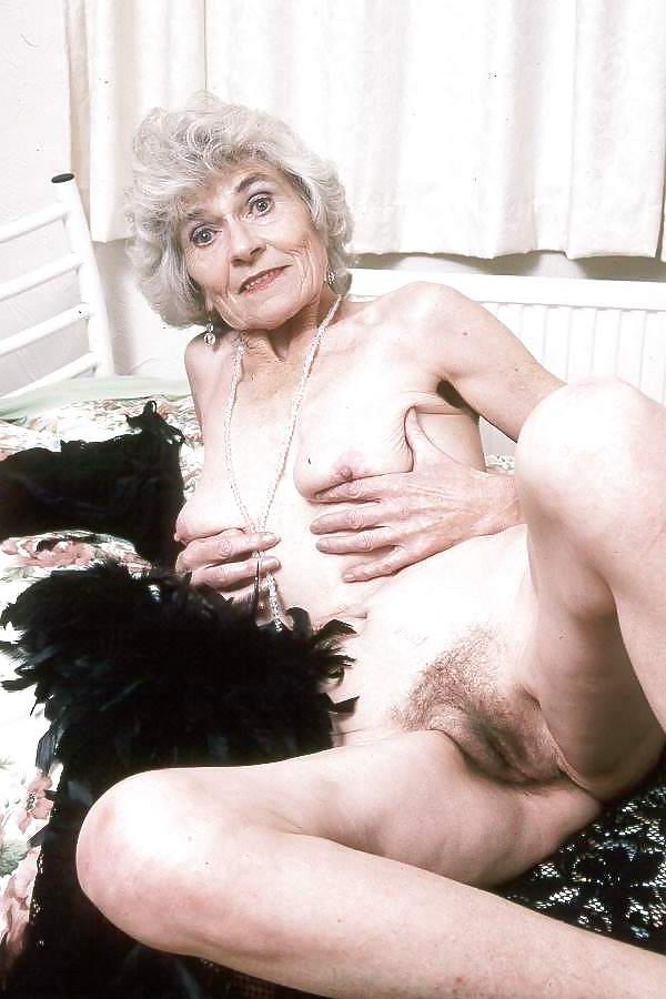 25P Granny loves to show