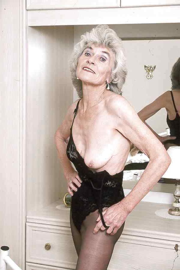 25P Granny loves to show