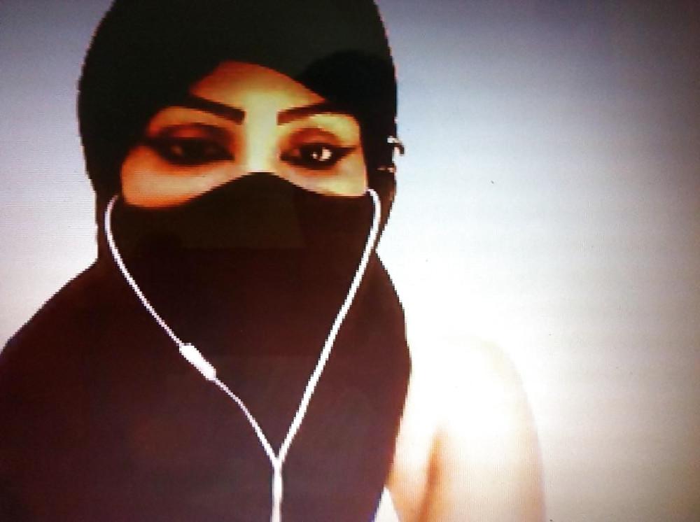 24P Arab hijab cam