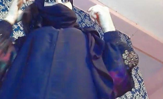 24P Arab hijab cam