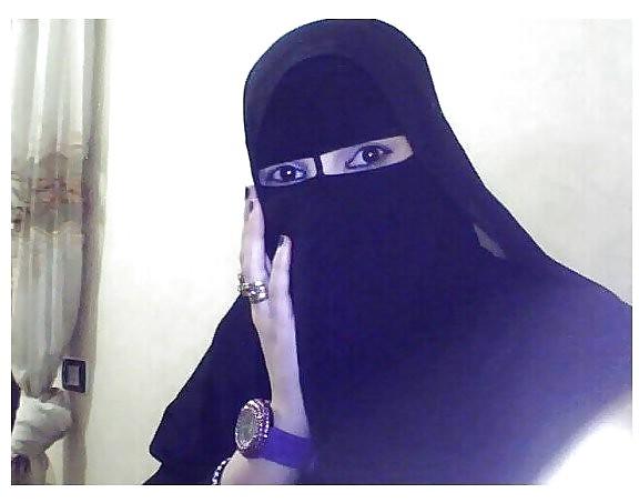 24P Arab hijab cam