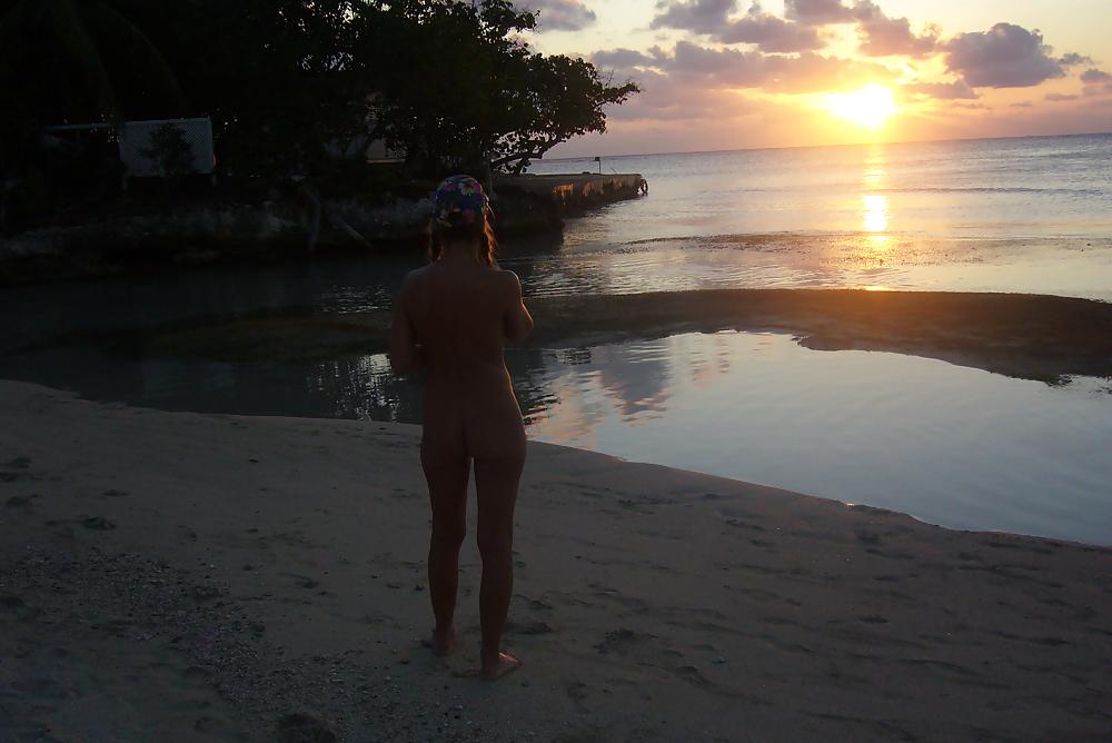 10P Nude vacation