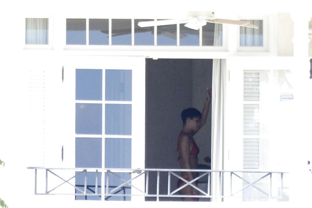 25P Rihanna-NUDE- HOT HOT HOT !!!!! NO FAKE