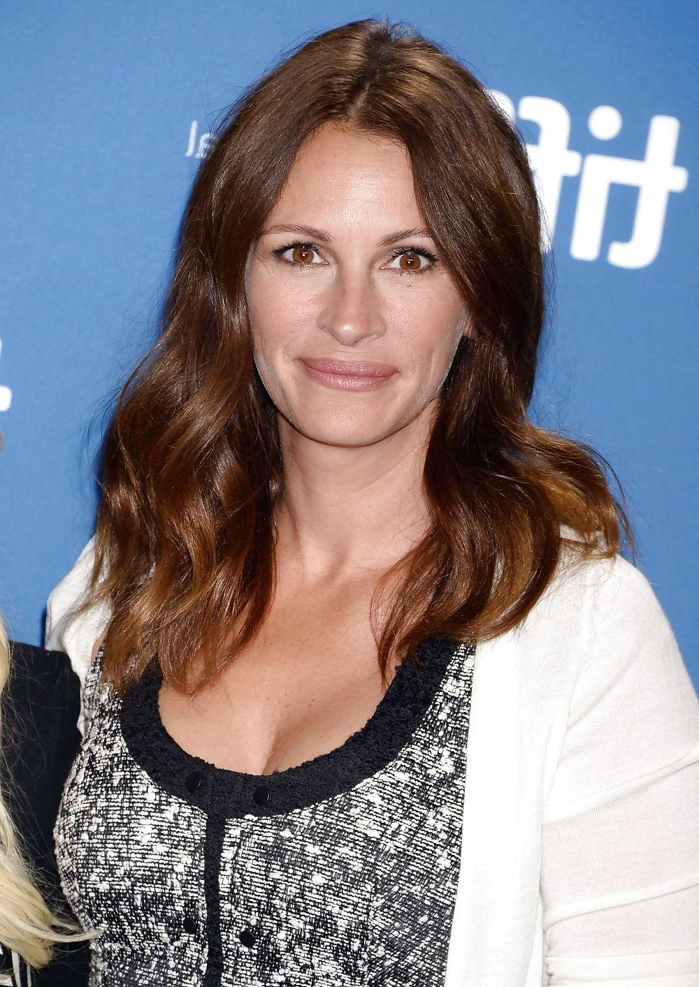 25P Celebs Over 45 And Hot