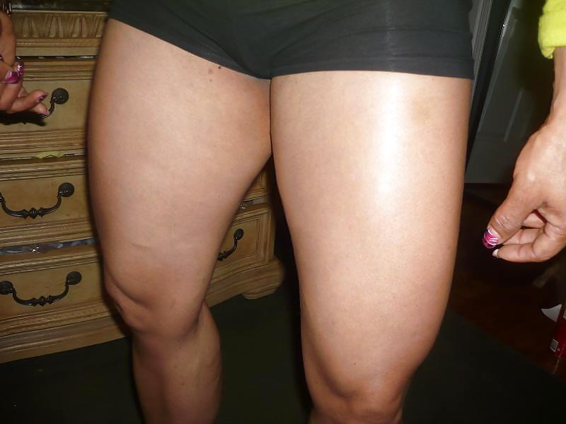 25P Muscular Teen Legs